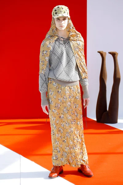Look 11